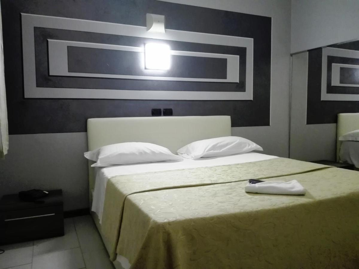 פסקיארה בורומאו Hotel Motel Est מראה חיצוני תמונה