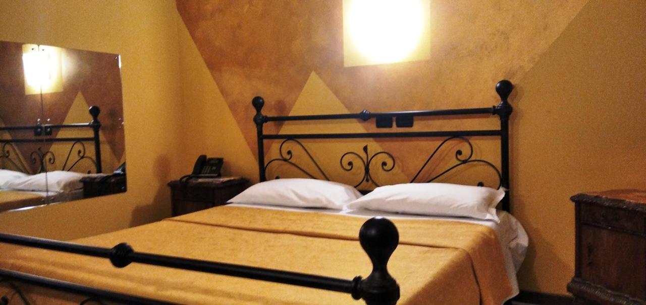 פסקיארה בורומאו Hotel Motel Est מראה חיצוני תמונה