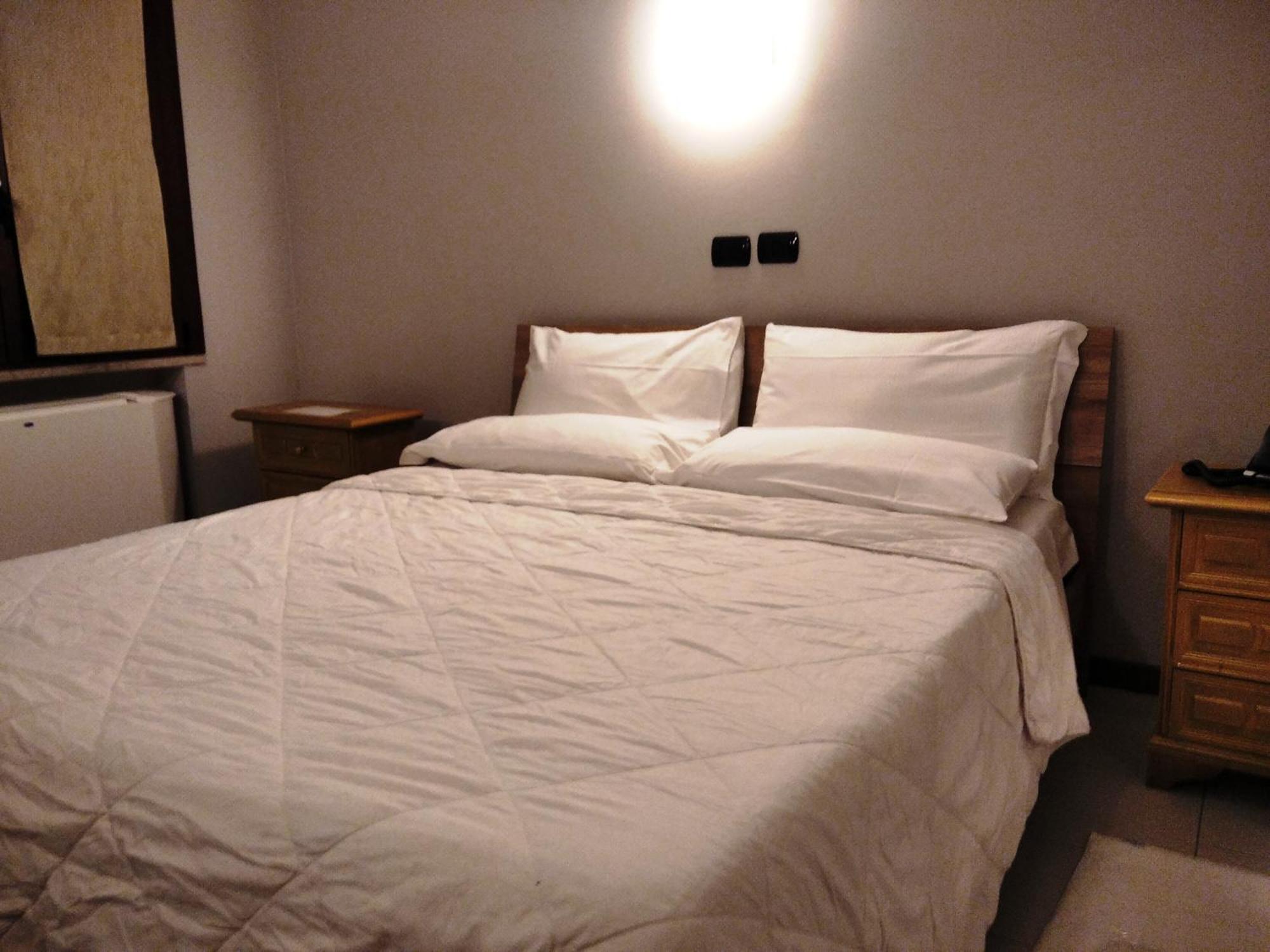 פסקיארה בורומאו Hotel Motel Est מראה חיצוני תמונה